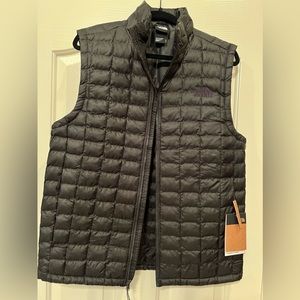 NWT Size M Black North Face Puffer Vest
